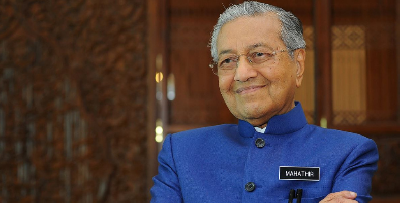 [Video] - Gelagat 'Chill' Tun M, Sisi Luar Biasa Yang Jarang Dilihat, Buat Netizen Terhibur!