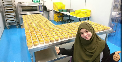 'LUMPUH' Separuh Badan Raih 50K Sehari Jual MOONCAKE