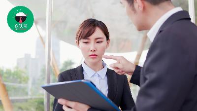 10 Things People Do That Annoy Their Coworkers