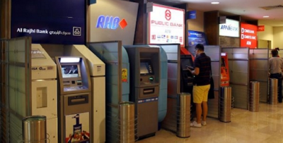 Nak Withdraw Duit Tapi Kad Takde? Gadis Ini Kongsi ‘Trick’ Untuk Korang Guna